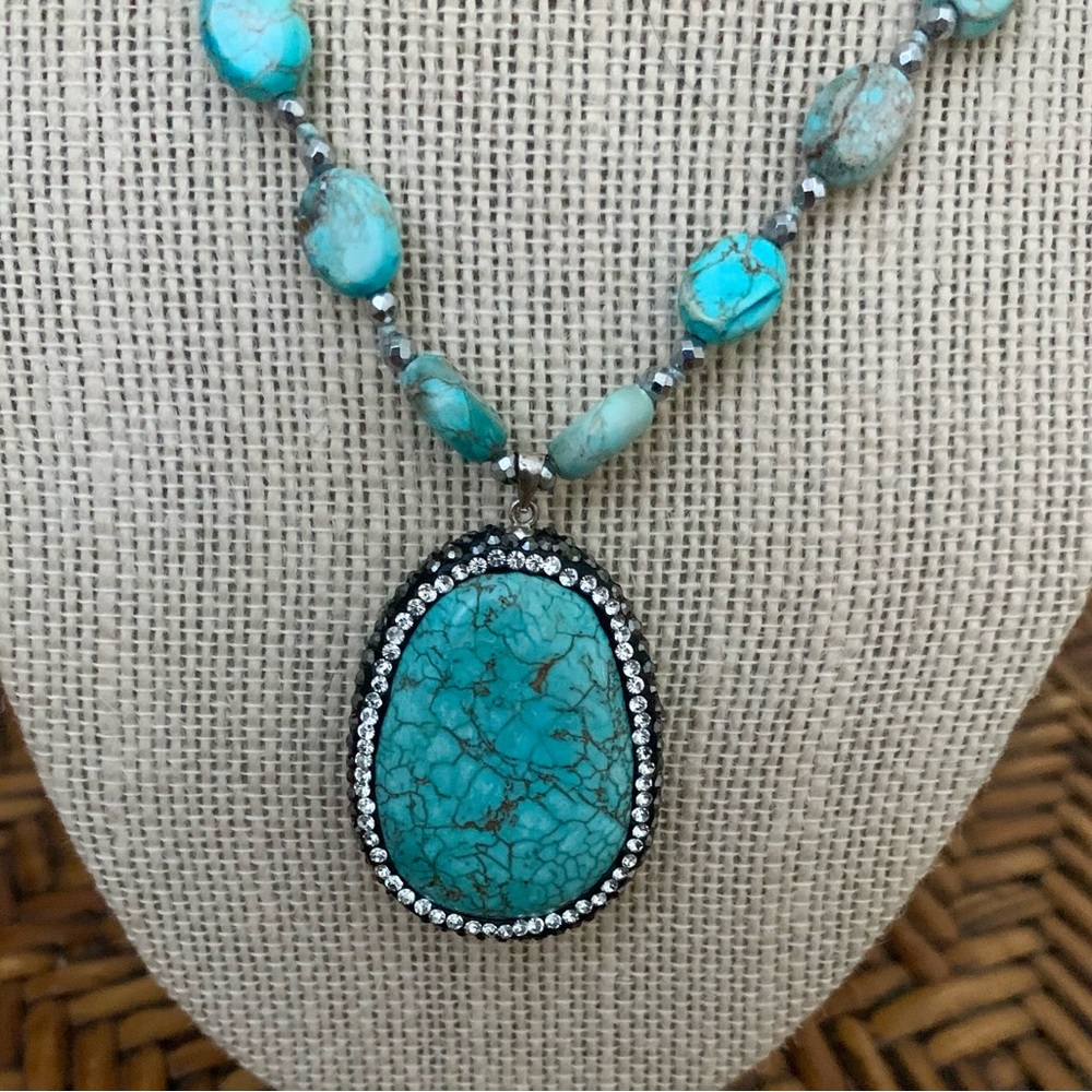 NWT Torquise Stone and Silver Beaded Necklace - Picture 2 of 8